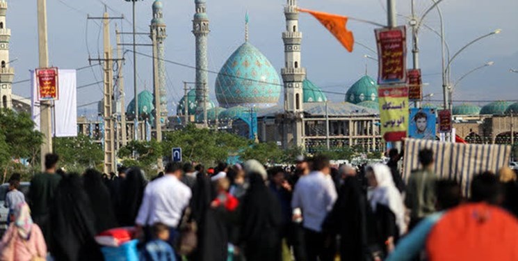 آماده‌سازی اطراف مسجد مقدس جمکران برای تعطیلات نیمه خرداد/آماده‌باش کامل عوامل منطقه 5 قم  